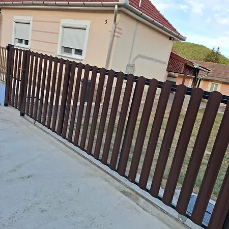Szabo Vendeghaz * Bükkszék